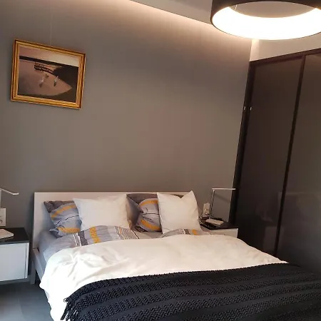 De Luxe By Maria Kolobrzeg - Shellter *