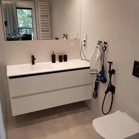 De Luxe By Maria Kolobrzeg - Shellter