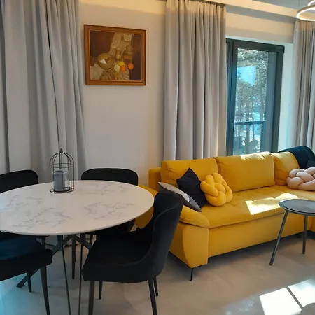 De Luxe By Maria Kolobrzeg - Shellter