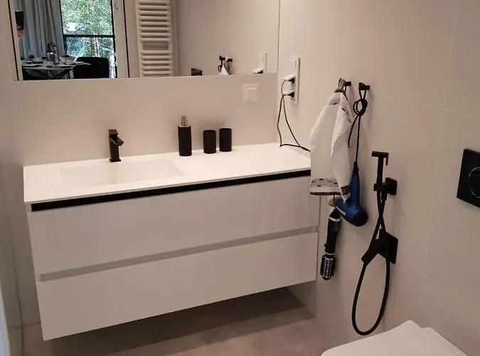 De Luxe By Maria Kolobrzeg - Shellter